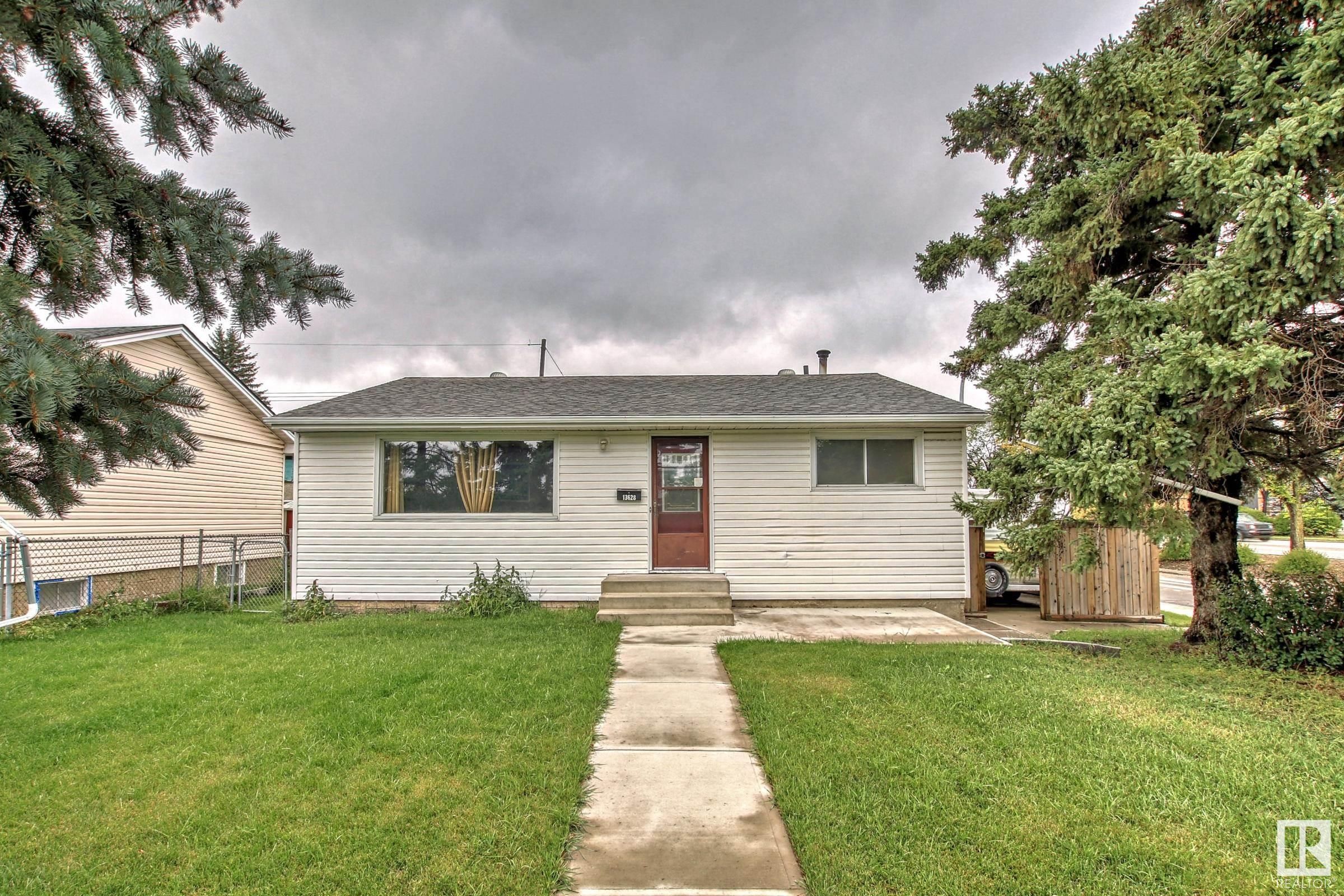 Main Photo: 13628 135 Street in Edmonton: Zone 01 House for sale : MLS®# E4357194