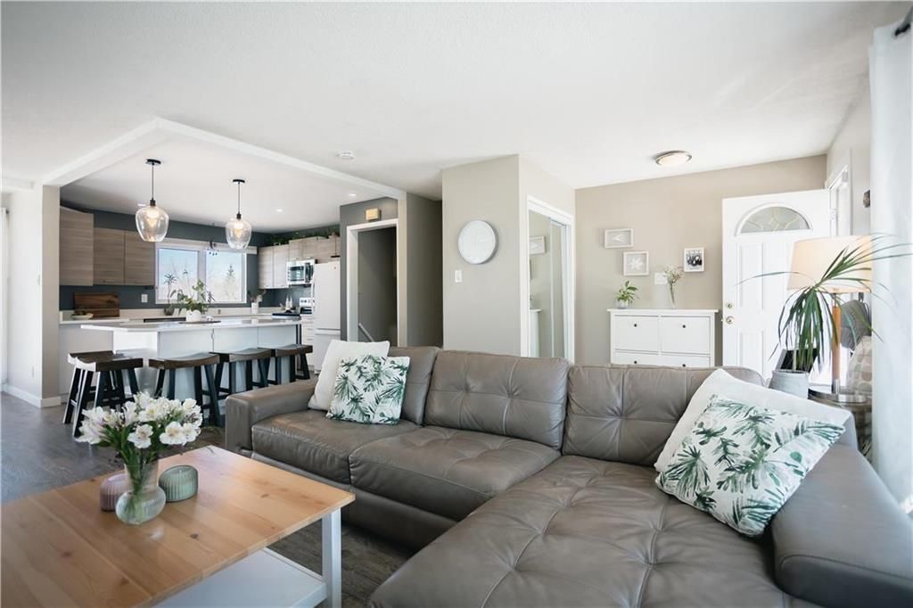 Photo 18: Photos: 1714 Chancellor Drive in Winnipeg: Waverley Heights Residential for sale (1L)  : MLS®# 202208250
