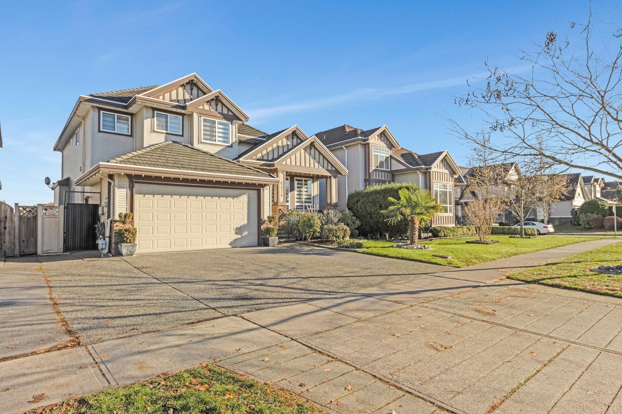 Main Photo: 6376 166 Street in Surrey: Cloverdale BC House for sale (Cloverdale)  : MLS®# R2633438
