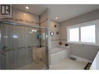Photo 9: 2590 Crown Crest Drive in West Kelowna: House for sale : MLS®# 10306805