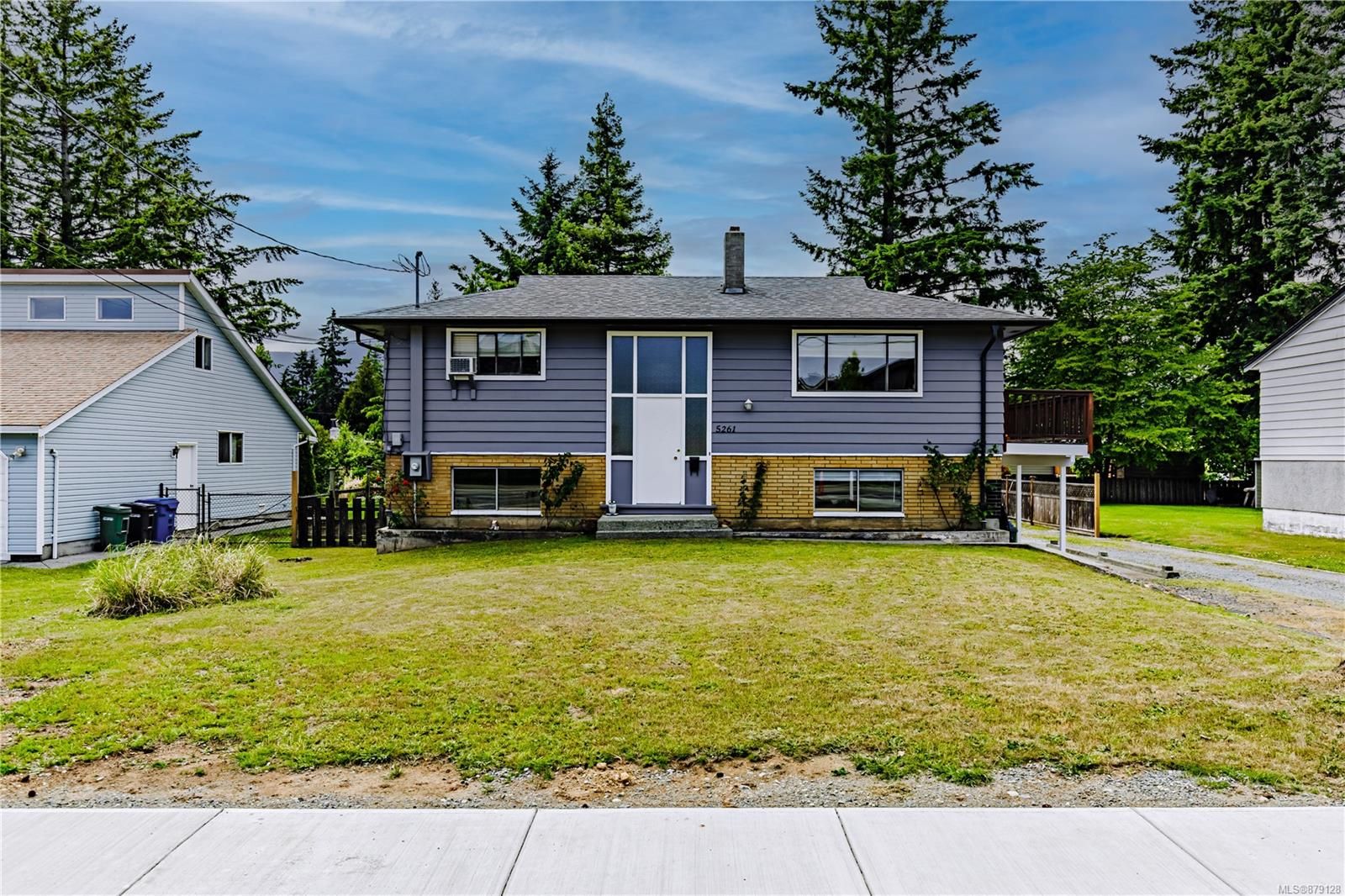 Main Photo: 5261 Metral Dr in Nanaimo: Na Pleasant Valley House for sale : MLS®# 879128