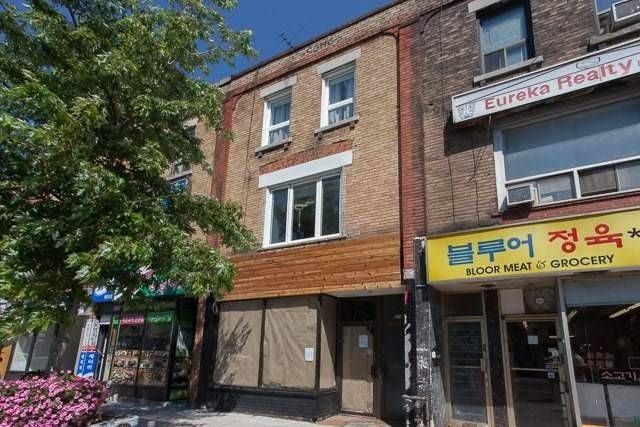 Main Photo: 678 W Bloor Street in Toronto: Annex Property for sale (Toronto C02)  : MLS®# C5526837