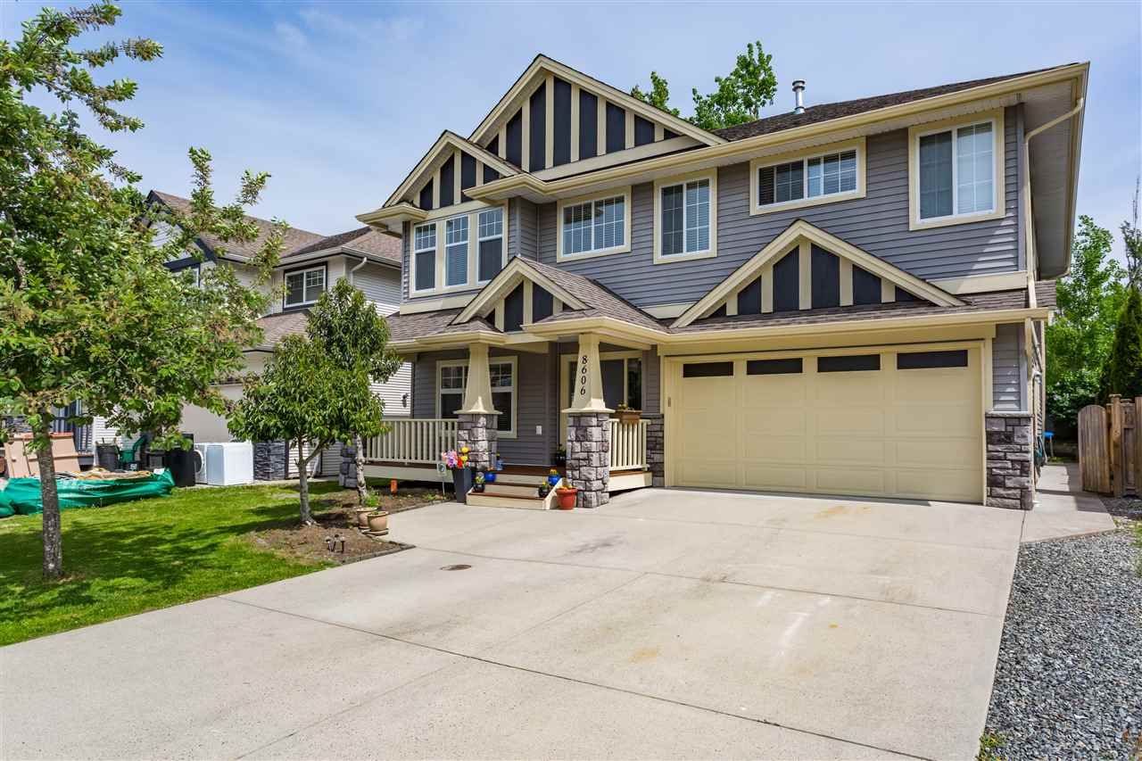 Main Photo: 8606 TUPPER Boulevard in Mission: Mission BC House for sale : MLS®# R2356008