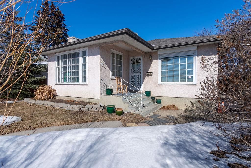 Main Photo: 2428 17 Avenue SW Scarboro/Sunalta West Calgary Alberta T2T 0G5 Home For Sale CREB MLS A2034107