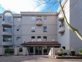 Photo 2: 212 1859 SPYGLASS Place in Vancouver: False Creek Condo for sale in "SAN REMO COURT" (Vancouver West)  : MLS®# R2832611