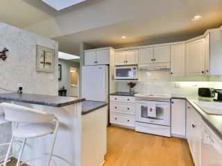 Photo 6: 30 529 Johnstone Rd in FRENCH CREEK: PQ French Creek Row/Townhouse for sale (Parksville/Qualicum)  : MLS®# 805223