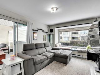 Photo 2: 223 6820 RUMBLE Street in Burnaby: South Slope Condo for sale in "GOVERNOR'S WALK" (Burnaby South)  : MLS®# R2757596