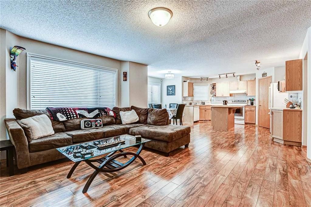 Photo 4: Photos: 25 THORNLEIGH Way SE: Airdrie Detached for sale : MLS®# C4282676