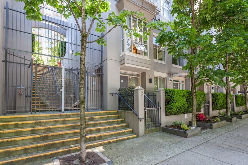 Main Photo: 979 RICHARDS Street in Vancouver: Downtown VW Townhouse for sale (Vancouver West)  : MLS®# R2180094
