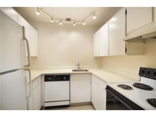 Photo 4: 36 1825 PURCELL Way in North Vancouver: Lynnmour Condo for sale in "Lynmour South" : MLS®# V934548