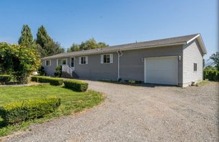 Main Photo: 40160 SOUTH PARALLEL Road in Abbotsford: Sumas Prairie Manufactured Home for sale : MLS®# R2807797