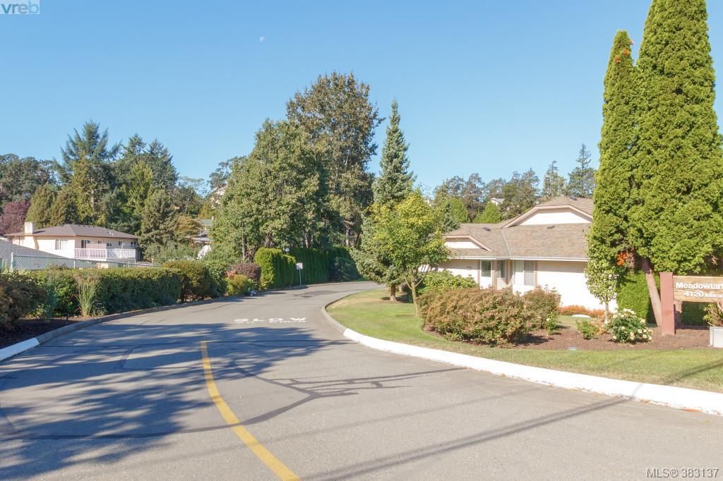 Main Photo: 3 4120 Interurban Rd in VICTORIA: SW Strawberry Vale Row/Townhouse for sale (Saanich West)  : MLS®# 770028