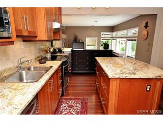 Photo 6: 543 Monterey Avenue in VICTORIA: OB South Oak Bay Residential for sale (Oak Bay)  : MLS®# 338953
