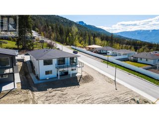 Photo 5: 1021 16 Avenue SE in Salmon Arm: House for sale : MLS®# 10310956