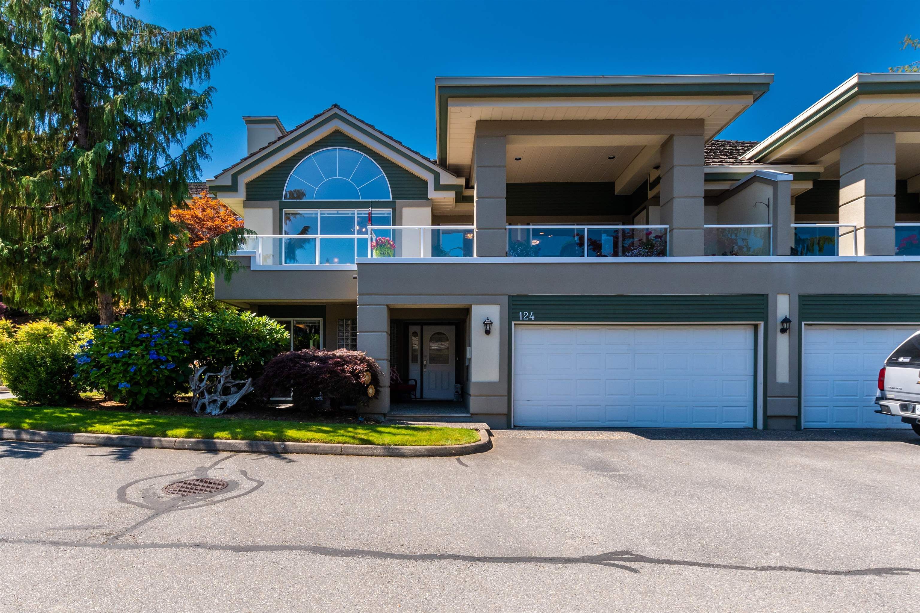 Main Photo: 124 4001 OLD CLAYBURN Road in Abbotsford: Abbotsford East Townhouse for sale in "Cedar Springs Country Estates" : MLS®# R2713375