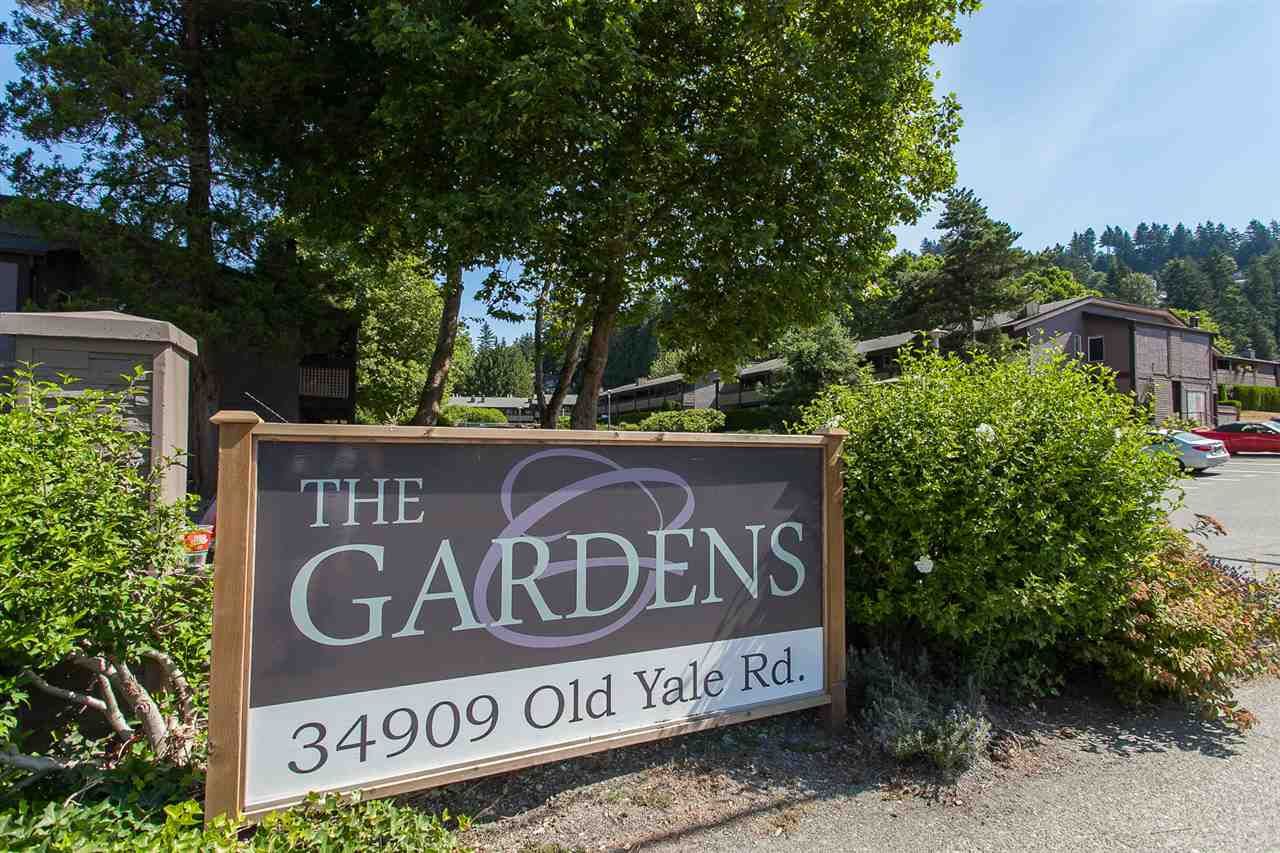 Main Photo: 1220 34909 OLD YALE Road in Abbotsford: Abbotsford East Townhouse for sale in "The Gardens" : MLS®# R2463400
