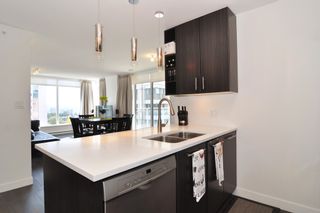 Photo 4: 703 608 BELMONT Street in New Westminster: Uptown NW Condo for sale in "VICEROY" : MLS®# R2212977