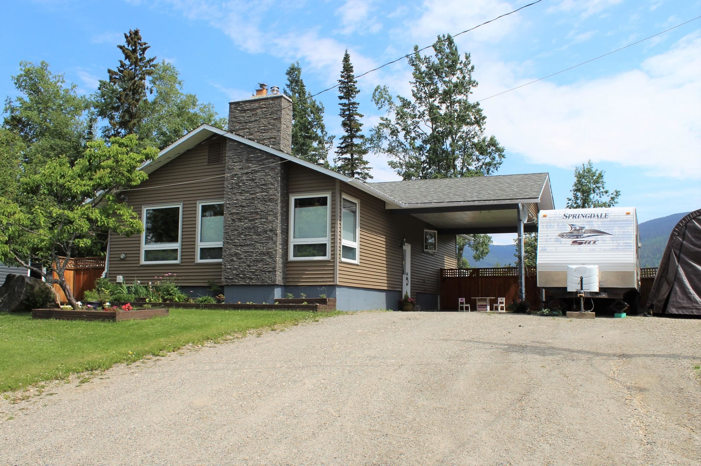 Main Photo: 15 PINE Crescent in Mackenzie: Mackenzie -Town House for sale : MLS®# R2705002