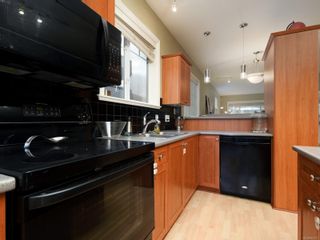 Photo 11: 3 1250 Johnson St in Victoria: Vi Downtown Row/Townhouse for sale : MLS®# 863747