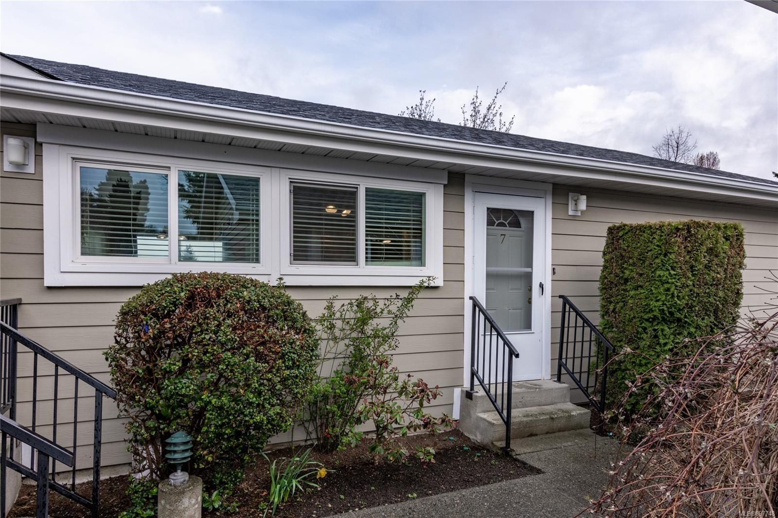 Main Photo: 7 10 Ashlar Ave in Nanaimo: Na University District Row/Townhouse for sale : MLS®# 897748