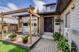 Photo 2: 127 Woodbrook Mews SW in Calgary: Woodbine Detached for sale : MLS®# A1023488