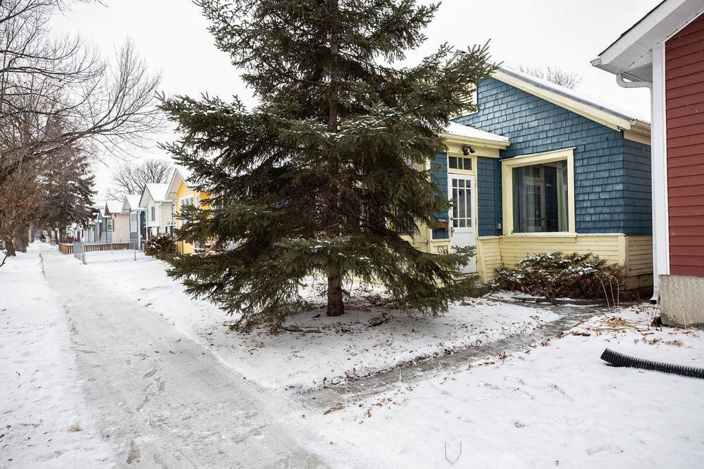 Main Photo: 669 Walker Avenue in Winnipeg: Lord Roberts Residential for sale (1Aw)  : MLS®# 202029577