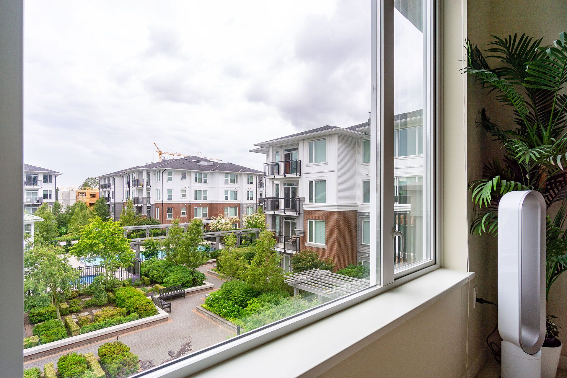 Photo 27: Photos: 312 9399 ODLIN Road in Richmond: West Cambie Condo for sale in "MAYFAIR PLACE" : MLS®# R2384997