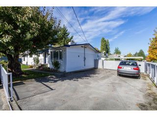 Photo 3: 13335 80 Avenue in Surrey: Queen Mary Park Surrey House for sale : MLS®# R2165101