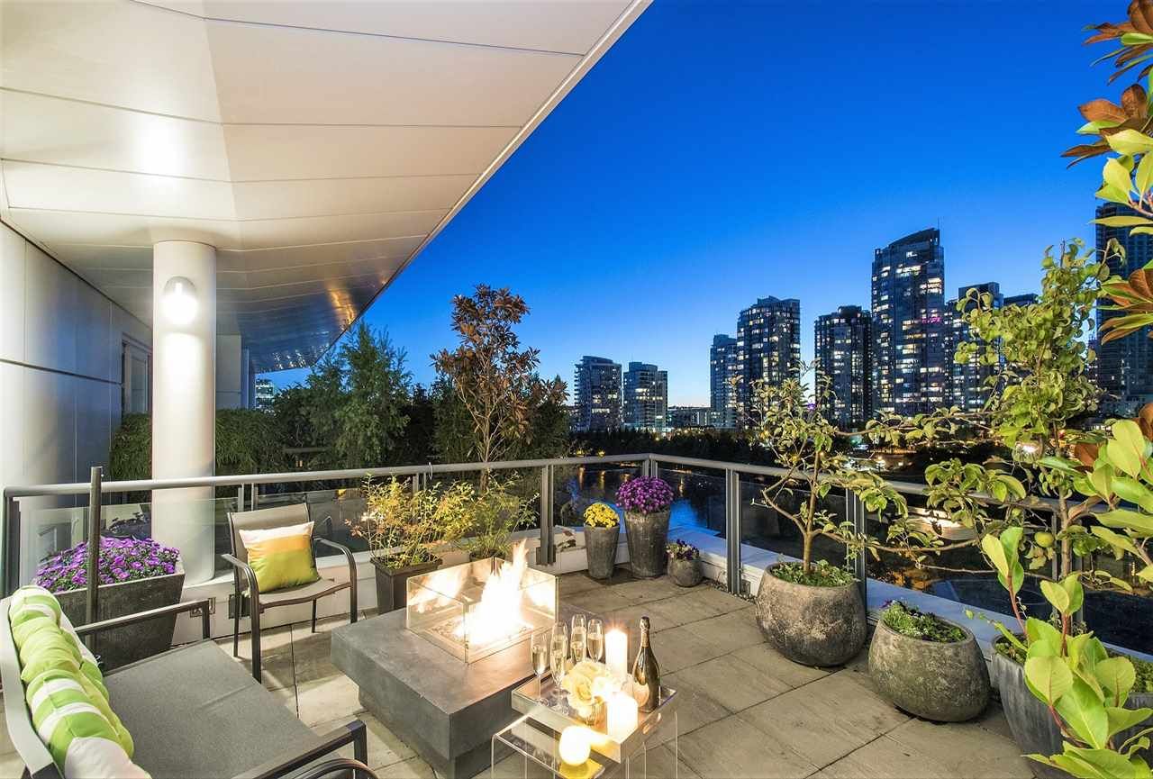 Main Photo: 801 1383 MARINASIDE CRESCENT in Vancouver: Yaletown Condo for sale (Vancouver West)  : MLS®# R2244068