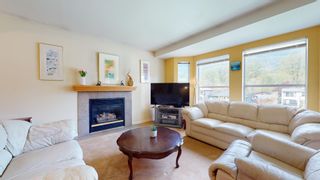 Photo 4: 41872 BIRKEN Road: Brackendale 1/2 Duplex for sale (Squamish)  : MLS®# R2686715
