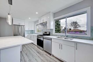 Photo 2: 2045 Cottonwood Crescent SE in Calgary: Southview Detached for sale : MLS®# A2127567