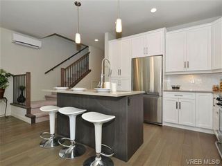 Photo 8: 742 Violet Ave in VICTORIA: SW Marigold Half Duplex for sale (Saanich West)  : MLS®# 692659