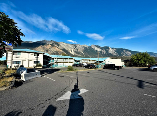 Photo 1: Franchise 36 rooms Motel for sale BC, $2.18M: Commercial for sale