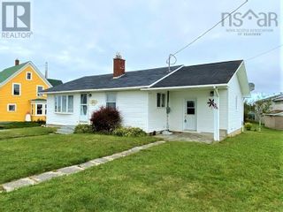 Photo 3: 2437 Main Street in Clark's Harbour: House for sale : MLS®# 202319558