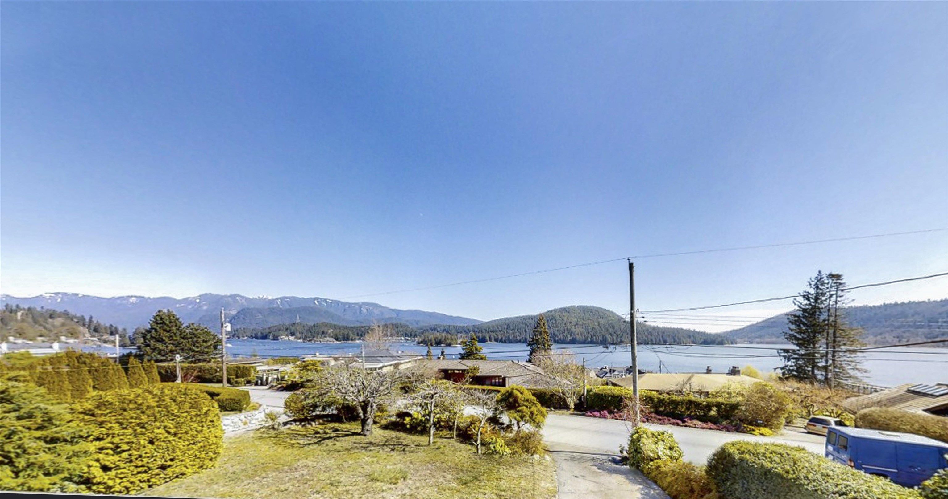 Main Photo: 639 BEACHVIEW Drive in North Vancouver: Dollarton House for sale : MLS®# R2764388