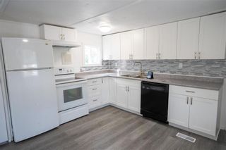 Photo 8: 2 Springwood Drive in Winnipeg: South Glen Residential for sale (2F)  : MLS®# 202321609