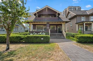 Photo 1: 404 EIGHTH Street in New Westminster: Uptown NW Townhouse for sale in "LOTUS BY MOODY PARK" : MLS®# R2904389