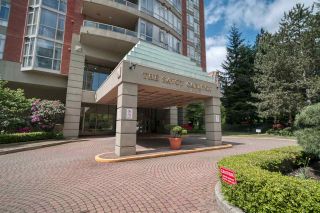 Photo 1: 2006 6888 STATION HILL Drive in Burnaby: South Slope Condo for sale in "SAVOY CARLTON" (Burnaby South)  : MLS®# R2457076