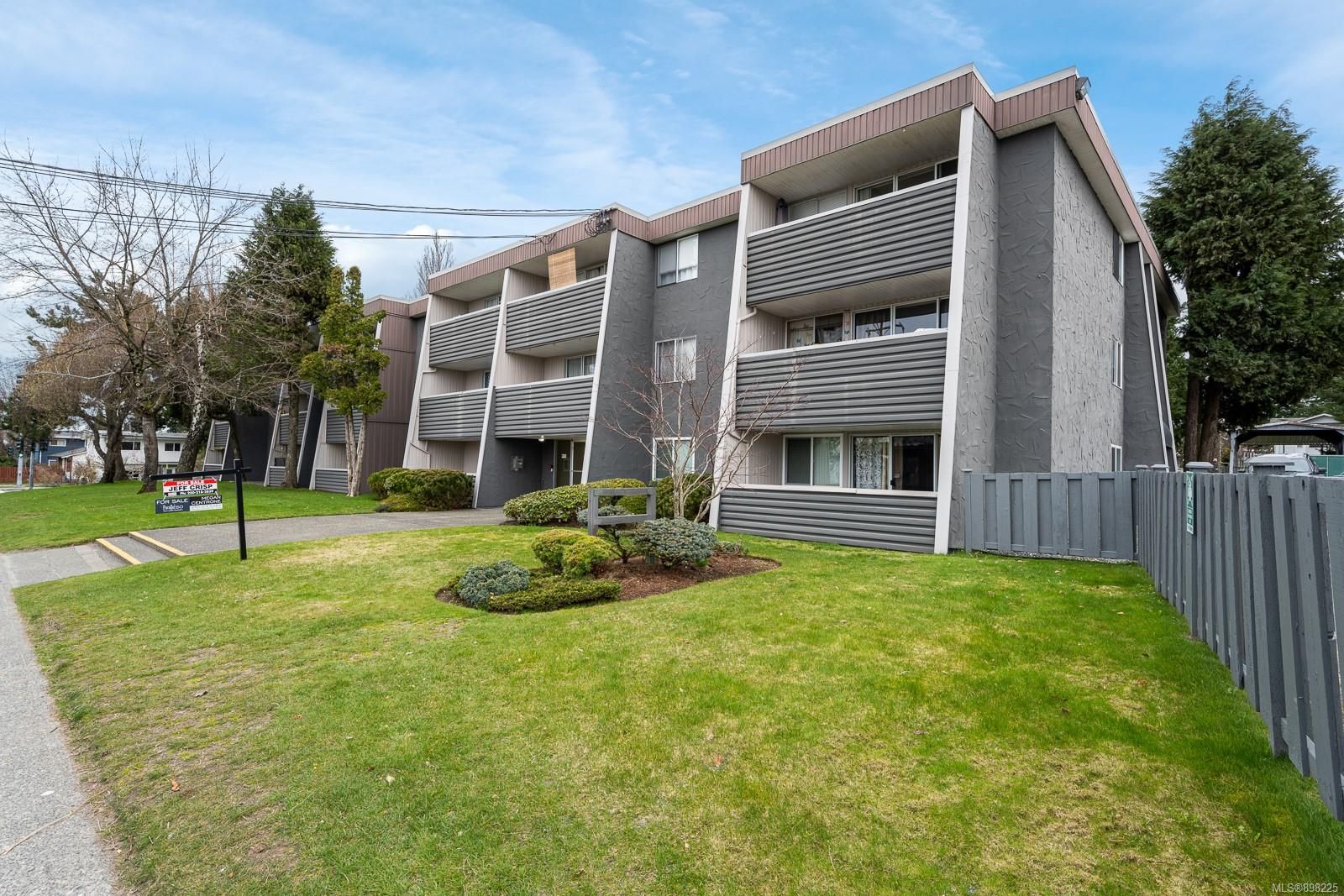Main Photo: 309 377 Dogwood St in Campbell River: CR Campbell River Central Condo for sale : MLS®# 898225