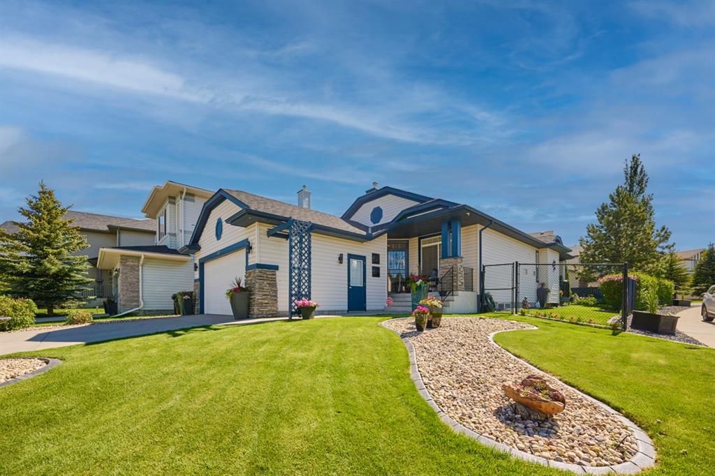 Main Photo: 35 Eversyde Way SW in Calgary: Evergreen Detached for sale : MLS®# A1232274