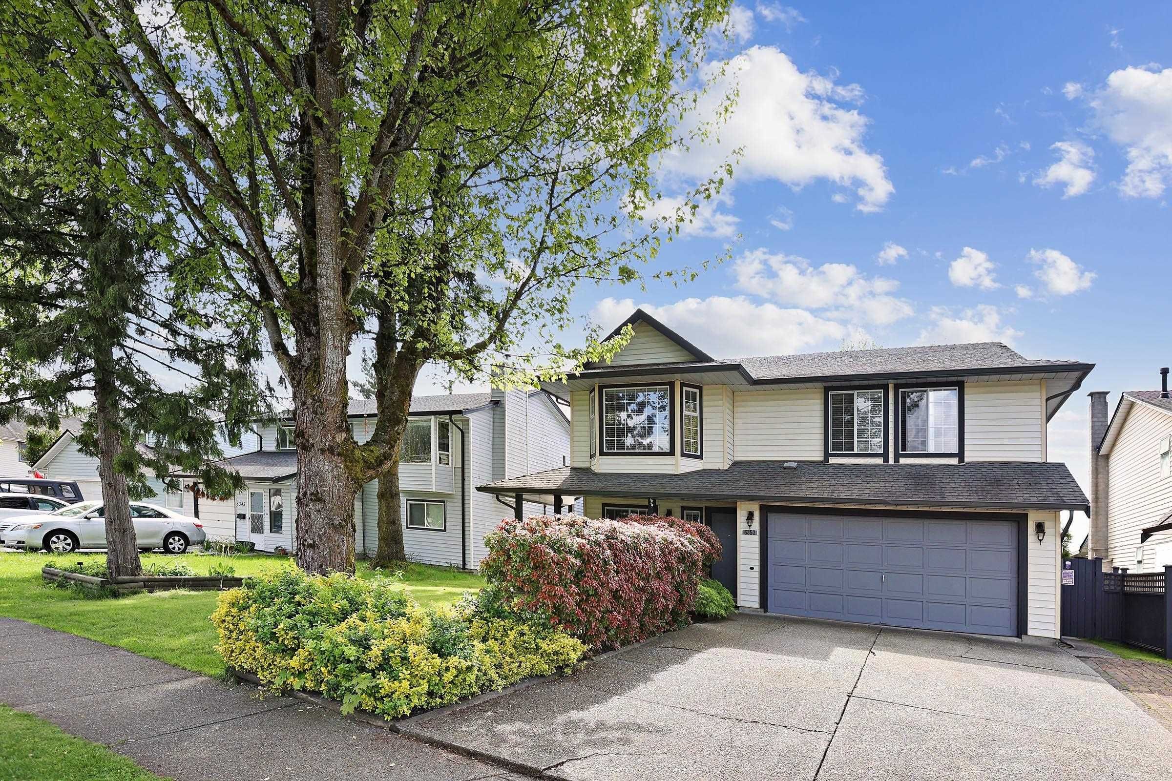 Main Photo: 6353 172 Street in Surrey: Cloverdale BC House for sale (Cloverdale)  : MLS®# R2690847