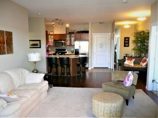 Photo 4: 401 2336 WHYTE Avenue in Port Coquitlam: Central Pt Coquitlam Condo for sale in "CENTREPOINTE" : MLS®# R2378939