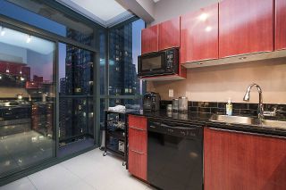 Photo 9: 2104 1239 W GEORGIA STREET in Vancouver: Coal Harbour Condo for sale (Vancouver West)  : MLS®# R2195458