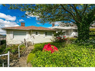 Photo 4: 321 HYTHE Avenue in Burnaby: Capitol Hill BN House for sale in "CAPITOL HILL" (Burnaby North)  : MLS®# V1123724
