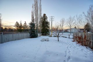 Photo 2: 15 River Rock Place SE in Calgary: Riverbend Detached for sale : MLS®# A2019826