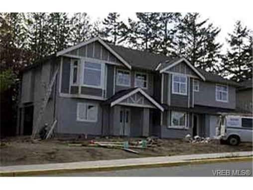 Main Photo: 2385 Edgelow St in VICTORIA: SE Arbutus House for sale (Saanich East)  : MLS®# 301911