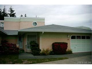 Photo 1: 33 3049 Brittany Dr in VICTORIA: Co Sun Ridge Row/Townhouse for sale (Colwood)  : MLS®# 271339