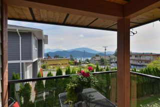 Photo 2: 19 728 GIBSONS Way in Gibsons: Gibsons & Area Condo for sale in "Islandview Lanes" (Sunshine Coast)  : MLS®# R2529142