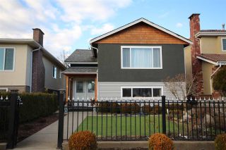 Photo 1: 3081 E 6TH Avenue in Vancouver: Renfrew VE House for sale (Vancouver East)  : MLS®# R2427949