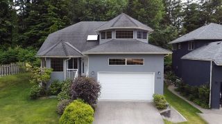 Photo 1: 1024 PIA Road in Squamish: Garibaldi Highlands House for sale in "Thunderbird Creek" : MLS®# R2706351
